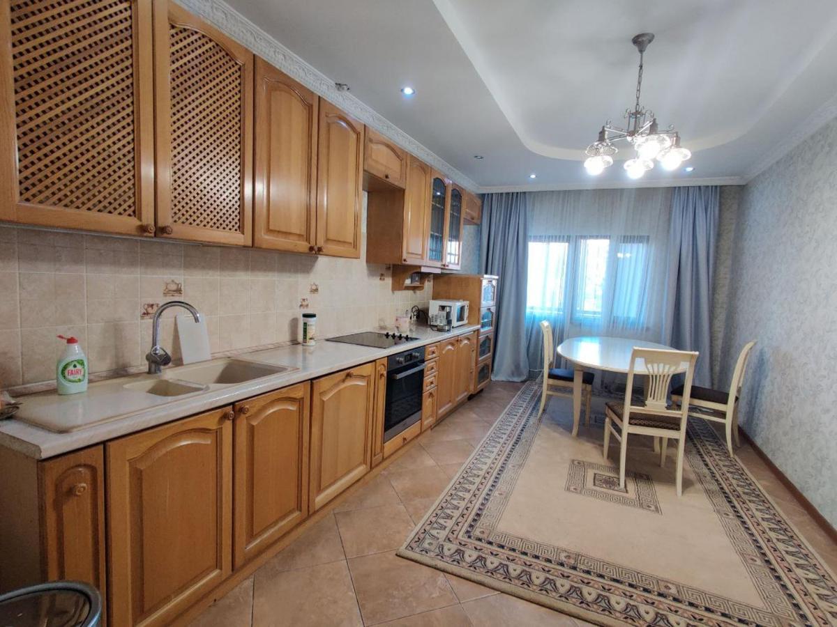 Комната В 4Х Комнатной Квартире Almaty Luaran gambar